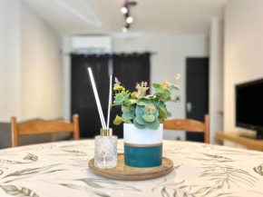 005 - Apartamento com 2 dormitórios na praia de Bombas